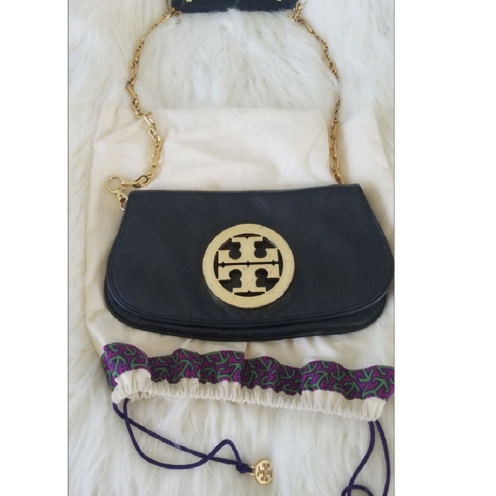 🛍one day sale 75.00 final price👜Tory Burch logo clutch